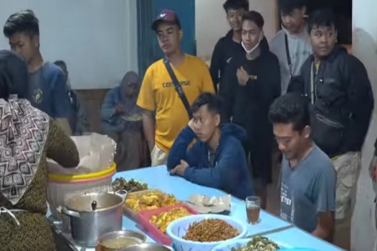 Legendaris Nasi Pecel "Mampir" Paron Ngawi, Buka Tengah Malam 32 Tahun Tetap Jadi Pilihan