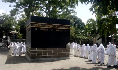 Tujuan MI PSM AL-Amin Semen Ngawi Gelar Simulasi Manasik Haji, Kenalkan Rukun Islam Kelima Sejak Dini
