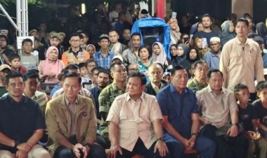 Prabowo Rayakan Tahun Baru di Pos Pengungsian